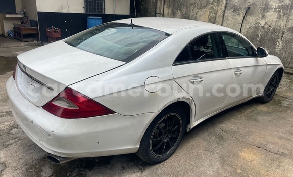 Sayi Na hannu Mercedes‒Benz CLS-klasse White Mota in Douala a Ƙasar Kamaru Sayi Na hannu Mercedes‒Benz CLS-klasse White Mota in Douala a Ƙasar Kamaru