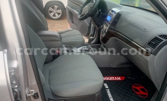 Sayi Na hannu Hyundai Santa Fe Azurfa Mota in Douala a Ƙasar Kamaru Sayi Na hannu Hyundai Santa Fe Azurfa Mota in Douala a Ƙasar Kamaru