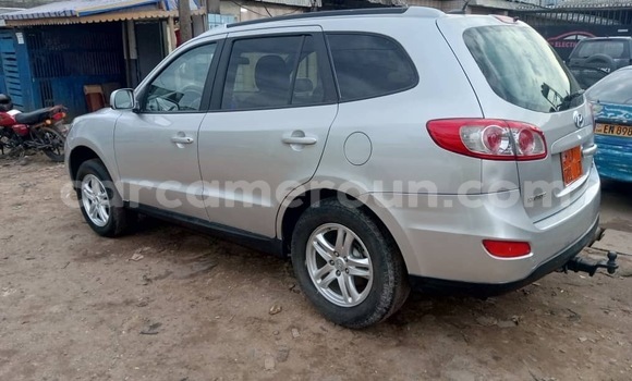 Sayi Na hannu Hyundai Santa Fe Azurfa Mota in Douala a Ƙasar Kamaru Sayi Na hannu Hyundai Santa Fe Azurfa Mota in Douala a Ƙasar Kamaru