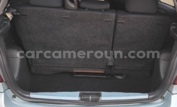 Sayi Na hannu Toyota Yaris Azurfa Mota in Douala a Ƙasar Kamaru Sayi Na hannu Toyota Yaris Azurfa Mota in Douala a Ƙasar Kamaru