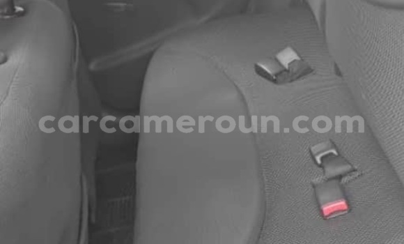 Sayi Na hannu Toyota Yaris Azurfa Mota in Douala a Ƙasar Kamaru Sayi Na hannu Toyota Yaris Azurfa Mota in Douala a Ƙasar Kamaru