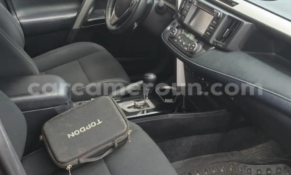 Sayi Imported Toyota RAV4 Brown Mota in Douala a Ƙasar Kamaru Sayi Imported Toyota RAV4 Brown Mota in Douala a Ƙasar Kamaru