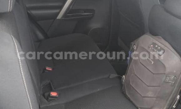 Sayi Imported Toyota RAV4 Brown Mota in Douala a Ƙasar Kamaru Sayi Imported Toyota RAV4 Brown Mota in Douala a Ƙasar Kamaru