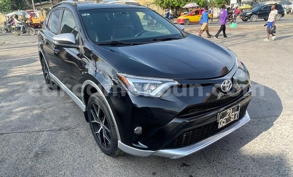 Sayi Imported Toyota RAV4 Black Mota in Douala a Ƙasar Kamaru