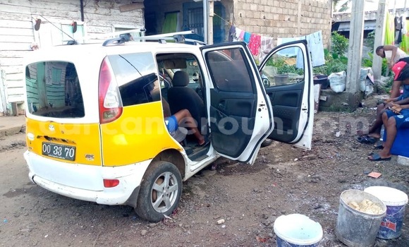 Acheter Occasion Voiture Toyota Yaris Verso Blanc à Douala, Littoral Cameroon Acheter Occasion Voiture Toyota Yaris Verso Blanc à Douala, Littoral Cameroon