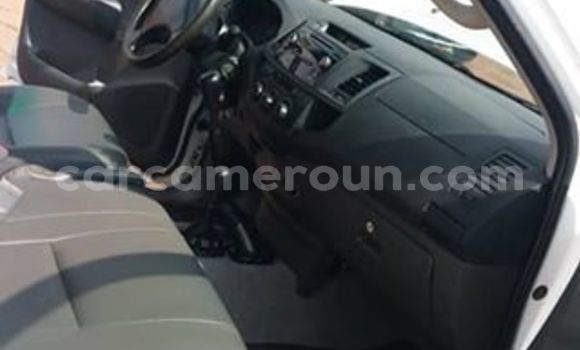 Acheter Import Voiture Toyota Hilux Blanc à Yaoundé, Central Cameroon Acheter Import Voiture Toyota Hilux Blanc à Yaoundé, Central Cameroon