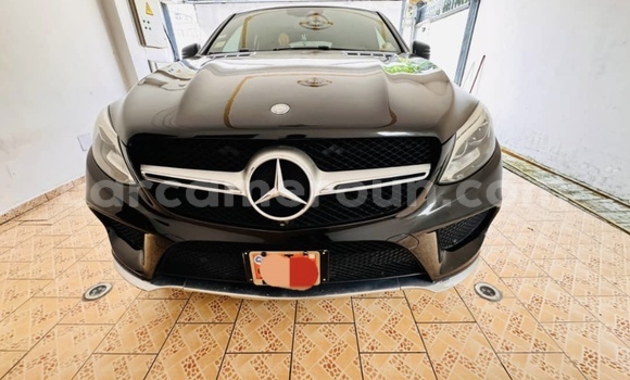 Sayi Na hannu Mercedes‒Benz GLE Black Mota in Douala a Ƙasar Kamaru