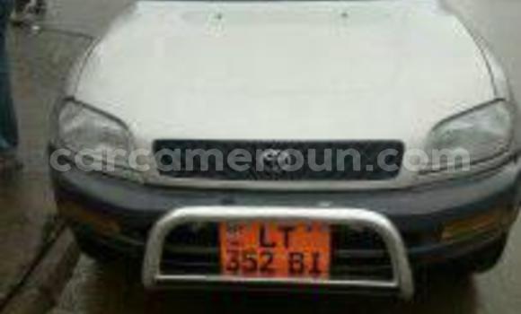 Sayi Imported Toyota RAV4 Azurfa Mota in Yaounde a Babban Kamaru Sayi Imported Toyota RAV4 Azurfa Mota in Yaounde a Babban Kamaru
