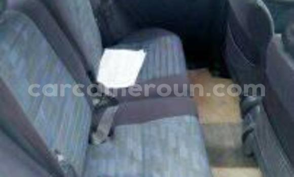 Sayi Imported Toyota RAV4 Azurfa Mota in Yaounde a Babban Kamaru Sayi Imported Toyota RAV4 Azurfa Mota in Yaounde a Babban Kamaru