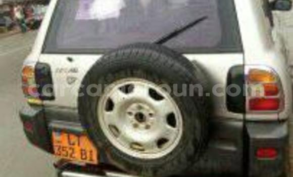 Sayi Imported Toyota RAV4 Azurfa Mota in Yaounde a Babban Kamaru Sayi Imported Toyota RAV4 Azurfa Mota in Yaounde a Babban Kamaru
