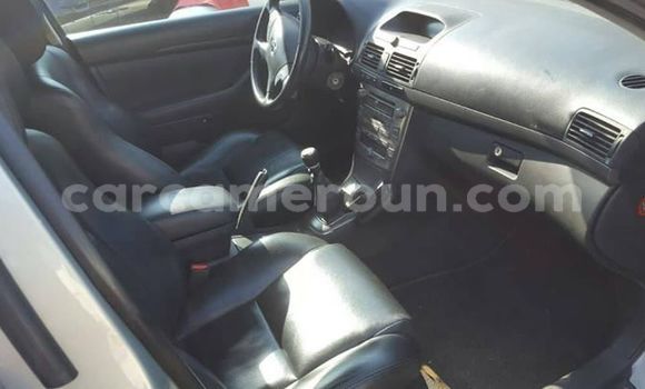 Sayi Imported Toyota Avensis Azurfa Mota in Yaounde a Babban Kamaru Sayi Imported Toyota Avensis Azurfa Mota in Yaounde a Babban Kamaru