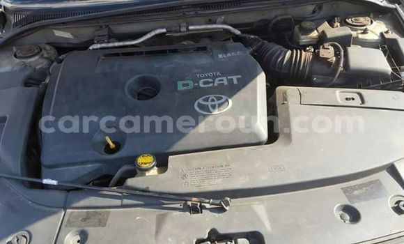 Sayi Imported Toyota Avensis Azurfa Mota in Yaounde a Babban Kamaru Sayi Imported Toyota Avensis Azurfa Mota in Yaounde a Babban Kamaru