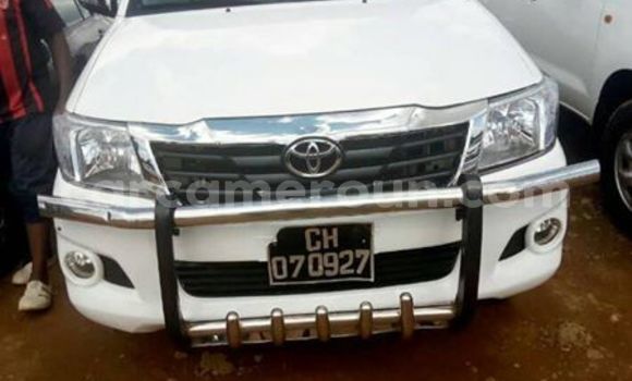 Sayi Imported Toyota Hilux White Mota in Yaounde a Babban Kamaru Sayi Imported Toyota Hilux White Mota in Yaounde a Babban Kamaru