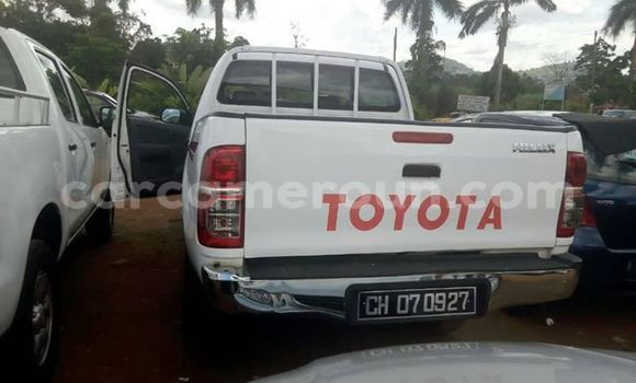 Sayi Imported Toyota Hilux White Mota in Yaounde a Babban Kamaru Sayi Imported Toyota Hilux White Mota in Yaounde a Babban Kamaru