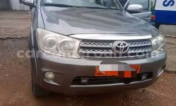 Sayi Na hannu Toyota Fortuner Sauran Mota in Douala a Ƙasar Kamaru Sayi Na hannu Toyota Fortuner Sauran Mota in Douala a Ƙasar Kamaru