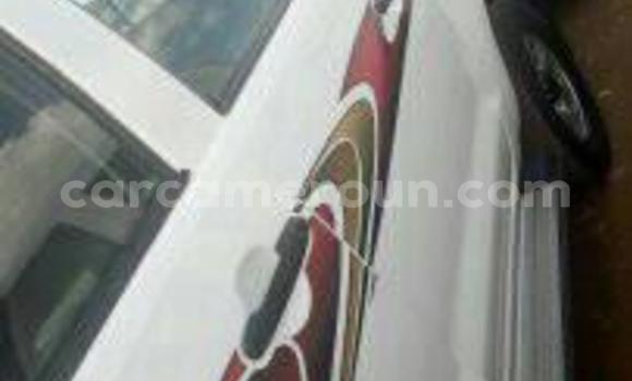 Sayi Imported Toyota Hilux White Mota in Yaounde a Babban Kamaru Sayi Imported Toyota Hilux White Mota in Yaounde a Babban Kamaru