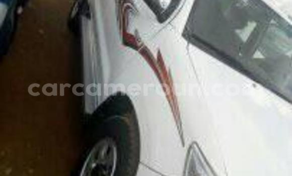 Sayi Imported Toyota Hilux White Mota in Yaounde a Babban Kamaru Sayi Imported Toyota Hilux White Mota in Yaounde a Babban Kamaru
