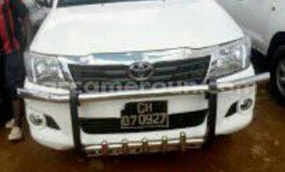 Sayi Imported Toyota Hilux White Mota in Yaounde a Babban Kamaru Sayi Imported Toyota Hilux White Mota in Yaounde a Babban Kamaru