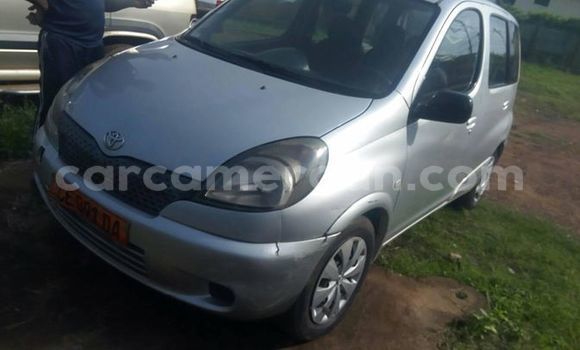 Sayi Imported Toyota Yaris Azurfa Mota in Yaounde a Babban Kamaru Sayi Imported Toyota Yaris Azurfa Mota in Yaounde a Babban Kamaru