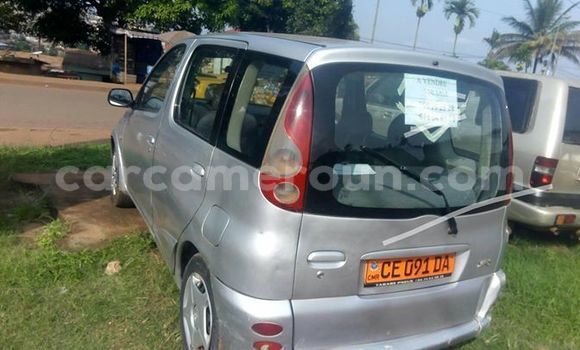 Sayi Imported Toyota Yaris Azurfa Mota in Yaounde a Babban Kamaru Sayi Imported Toyota Yaris Azurfa Mota in Yaounde a Babban Kamaru