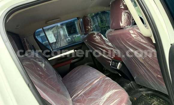 Sayi Na hannu Toyota Hilux Sauran Mota in Yaounde a Babban Kamaru Sayi Na hannu Toyota Hilux Sauran Mota in Yaounde a Babban Kamaru