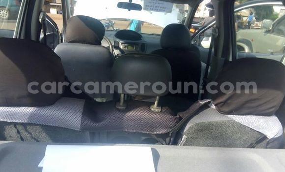 Sayi Imported Toyota Yaris Azurfa Mota in Yaounde a Babban Kamaru Sayi Imported Toyota Yaris Azurfa Mota in Yaounde a Babban Kamaru