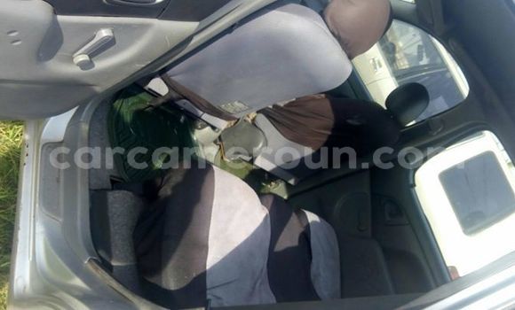 Sayi Imported Toyota Yaris Azurfa Mota in Yaounde a Babban Kamaru Sayi Imported Toyota Yaris Azurfa Mota in Yaounde a Babban Kamaru