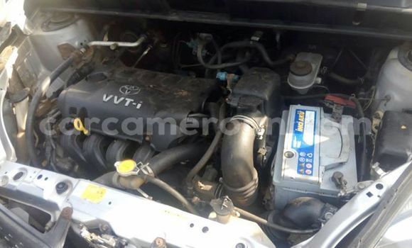 Sayi Imported Toyota Yaris Azurfa Mota in Yaounde a Babban Kamaru Sayi Imported Toyota Yaris Azurfa Mota in Yaounde a Babban Kamaru