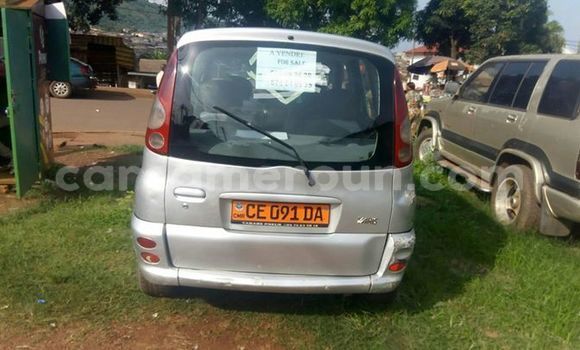 Sayi Imported Toyota Yaris Azurfa Mota in Yaounde a Babban Kamaru Sayi Imported Toyota Yaris Azurfa Mota in Yaounde a Babban Kamaru