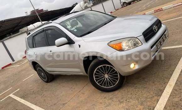Sayi Na hannu Toyota RAV4 Sauran Mota in Yaounde a Babban Kamaru Sayi Na hannu Toyota RAV4 Sauran Mota in Yaounde a Babban Kamaru