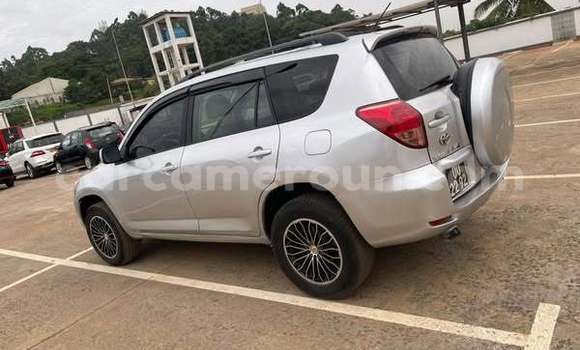 Sayi Na hannu Toyota RAV4 Sauran Mota in Yaounde a Babban Kamaru Sayi Na hannu Toyota RAV4 Sauran Mota in Yaounde a Babban Kamaru