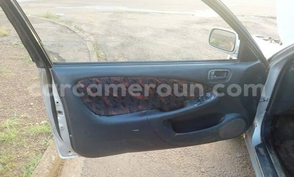 Sayi Imported Toyota Corolla Azurfa Mota in Yaounde a Babban Kamaru Sayi Imported Toyota Corolla Azurfa Mota in Yaounde a Babban Kamaru