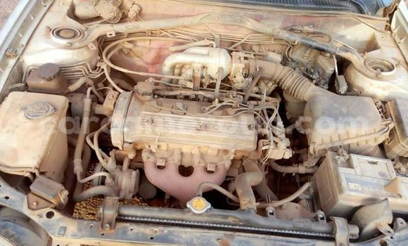 Sayi Imported Toyota Corolla Azurfa Mota in Yaounde a Babban Kamaru Sayi Imported Toyota Corolla Azurfa Mota in Yaounde a Babban Kamaru