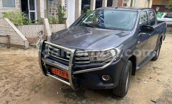 Sayi Na hannu Toyota Hiluxe VIGO Azurfa Mota in Yaounde a Babban Kamaru