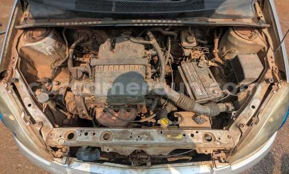 Sayi Na hannu Toyota Yaris Azurfa Mota in Yaounde a Babban Kamaru Sayi Na hannu Toyota Yaris Azurfa Mota in Yaounde a Babban Kamaru