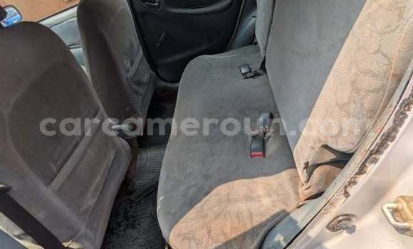 Sayi Na hannu Toyota Yaris Azurfa Mota in Yaounde a Babban Kamaru Sayi Na hannu Toyota Yaris Azurfa Mota in Yaounde a Babban Kamaru