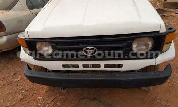 Buy Used Toyota Pickup White Car in Yaounde in Central Cameroon
