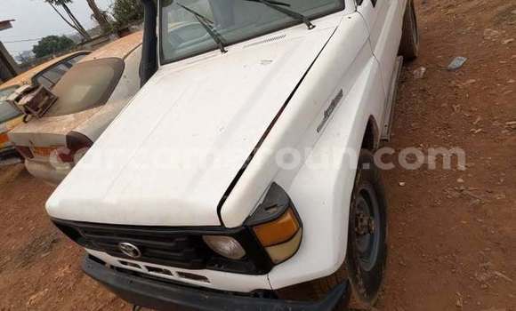 Acheter Occasion Voiture Toyota Pickup Blanc à Yaoundé, Central Cameroon Acheter Occasion Voiture Toyota Pickup Blanc à Yaoundé, Central Cameroon
