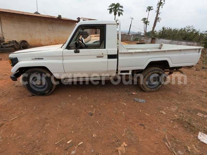 Big with watermark toyota pickup central cameroon yaounde 20777