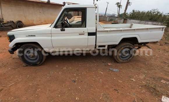 Acheter Occasion Voiture Toyota Pickup Blanc à Yaoundé, Central Cameroon Acheter Occasion Voiture Toyota Pickup Blanc à Yaoundé, Central Cameroon