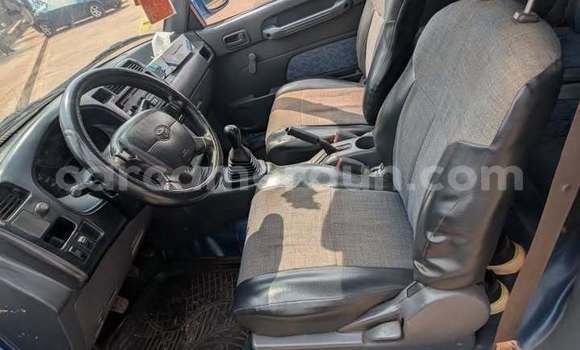 Acheter Occasion Voiture Toyota RAV4 Bleu à Yaoundé, Central Cameroon Acheter Occasion Voiture Toyota RAV4 Bleu à Yaoundé, Central Cameroon