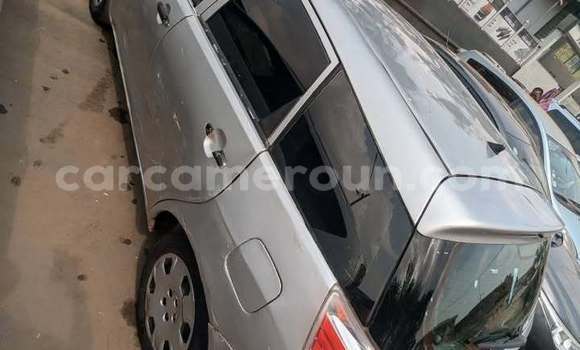 Sayi Na hannu Toyota Matrix Azurfa Mota in Yaounde a Babban Kamaru Sayi Na hannu Toyota Matrix Azurfa Mota in Yaounde a Babban Kamaru