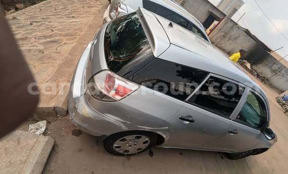 Sayi Na hannu Toyota Matrix Azurfa Mota in Yaounde a Babban Kamaru Sayi Na hannu Toyota Matrix Azurfa Mota in Yaounde a Babban Kamaru