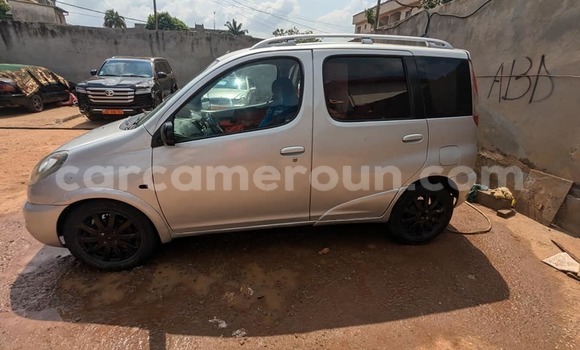 Acheter Occasion Voiture Toyota Yaris Gris à Yaoundé, Central Cameroon Acheter Occasion Voiture Toyota Yaris Gris à Yaoundé, Central Cameroon