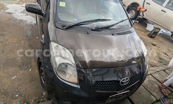 Sayi Na hannu Toyota Yaris Black Mota in Yaounde a Babban Kamaru