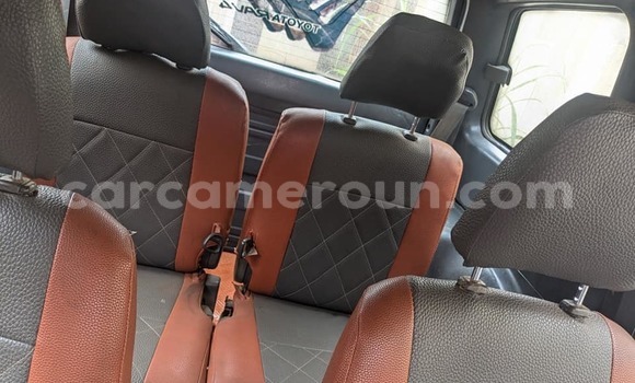 Acheter Occasion Voiture Toyota RAV4 Rouge à Yaoundé, Central Cameroon Acheter Occasion Voiture Toyota RAV4 Rouge à Yaoundé, Central Cameroon