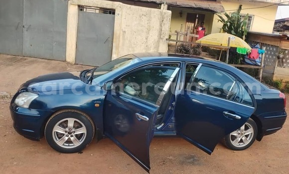 Sayi Na hannu Toyota Avensis Blue Mota in Yaounde a Babban Kamaru