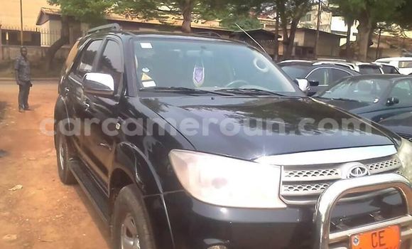 Sayi Na hannu Toyota Fortuner Black Mota in Yaounde a Babban Kamaru Sayi Na hannu Toyota Fortuner Black Mota in Yaounde a Babban Kamaru