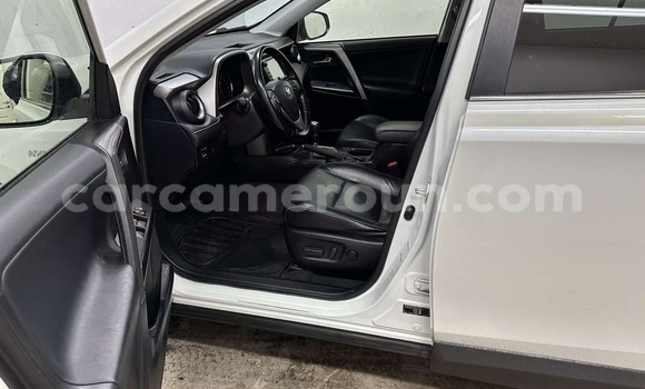 Acheter Occasion Voiture Toyota RAV4 Blanc à Douala, Littoral Cameroon Acheter Occasion Voiture Toyota RAV4 Blanc à Douala, Littoral Cameroon