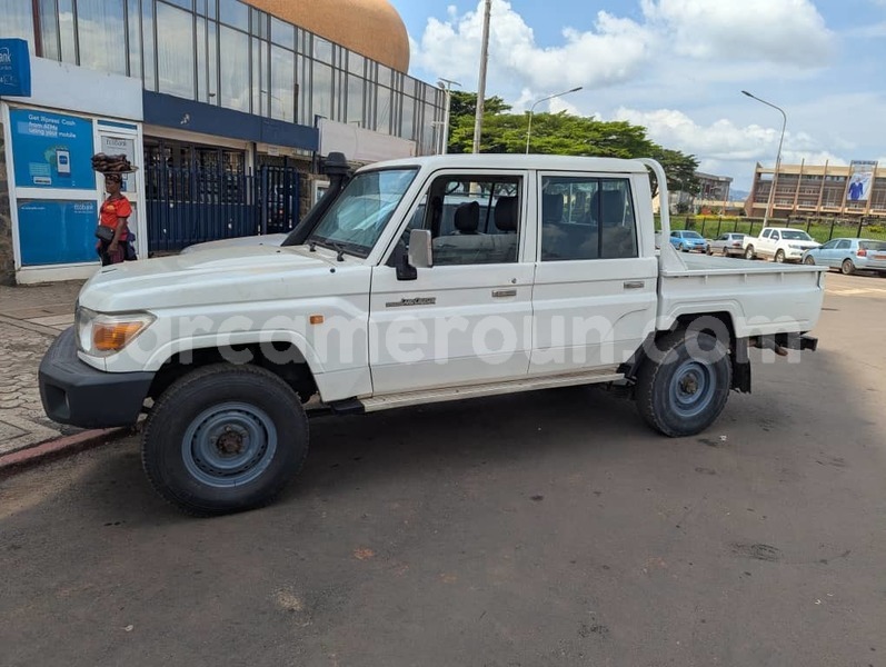 Big with watermark toyota land cruiser central cameroon yaounde 21381
